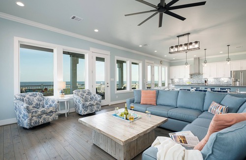 Crystal Beach House | Beachfront 6BR, Sleeps 20, Hot Tub, Pool & Game Room Fun!