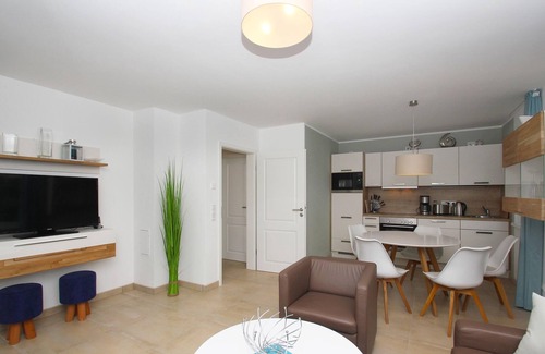 Lobbe Apartment | Beachfront apartment with terrace, use of swimming pool and sauna - Rex Rugia apartment 13-3