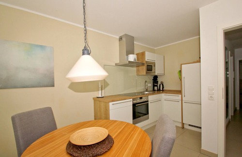 Lobbe Apartment | Beachfront apartment with terrace, use of swimming pool and sauna - Rex Rugia apartment 30-4