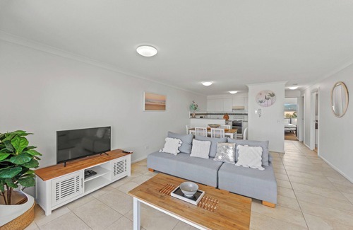 Bogangar Apartment | Beachfront Bliss: 2-Bedroom Oceanview Apartment at Cabarita Beach