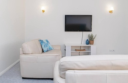 Aldinga Beach House | Beachfront Bliss- Aldinga Beach House - 5 BR