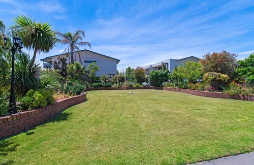 Aldinga Beach House | Beachfront Bliss- Aldinga Beach House - 5 BR