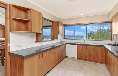 Port Fairy Apartment | Beachfront - elevated ocean views