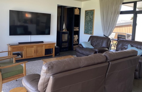 Coastlands House | Beachfront Escape with uninterrupted views of the sea