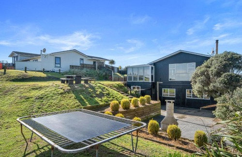 Foxton Beach House | Beachfront Favourite - Foxton Beach Holiday Home