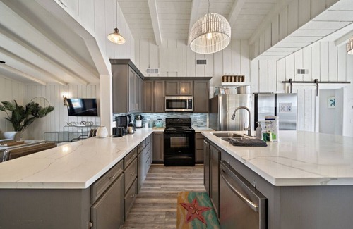 Surfside Beach House | Beachfront Getaway: Fire Pit, Game Room & Views