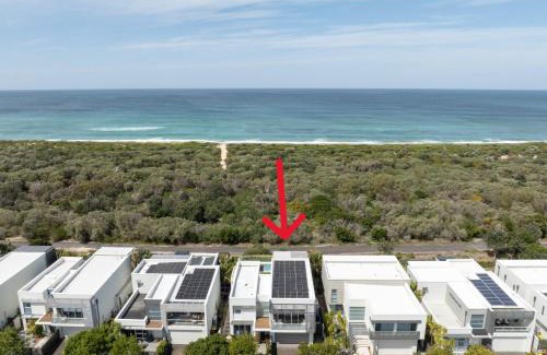 Magenta Shores House | Beachfront Haven Magenta
