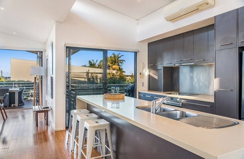 North Creek Apartment | Beachfront holiday that delivers prime positioning.