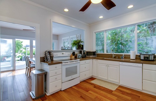 Hawaii Loa Ridge House | Beachfront | Hot Tub | A/C | BBQ | Honolulu |5-7 NIGHT STAYS PERMITTED