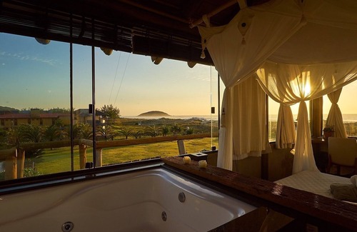 Barra de Ibiraquera House | Beachfront House with Jacuzzi and Large Patio