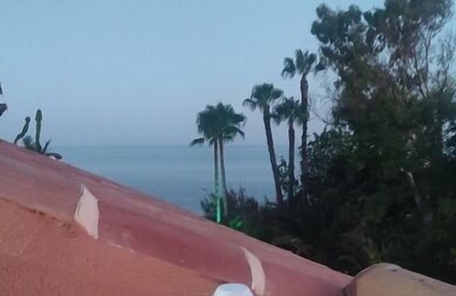 Almayate Bajo Apartment | Beachfront loft with sea views