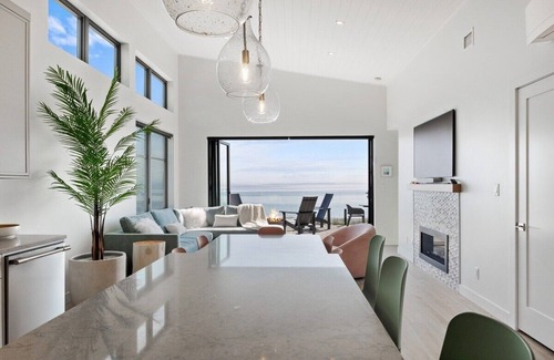 Black Creek Condo | Beachfront Luxury Suite at THE BEACH HOUSE