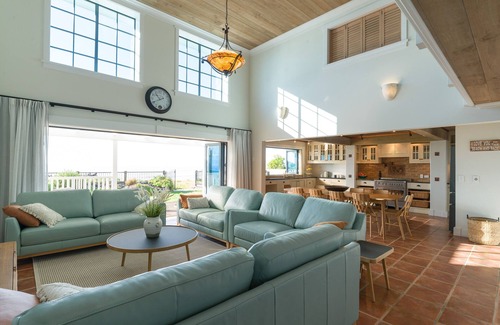 Ruby Bay House | Beachfront luxury in Ruby Bay - 30 mins to Nelson