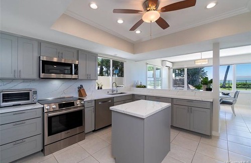 Portlock Villa | Beachfront Luxury Villa