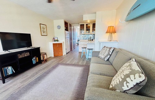 Makaha Condo | 🌊 Beachfront Makaha Condo, Breathtaking Ocean Views, SUMMER SPECIALS! ☀️