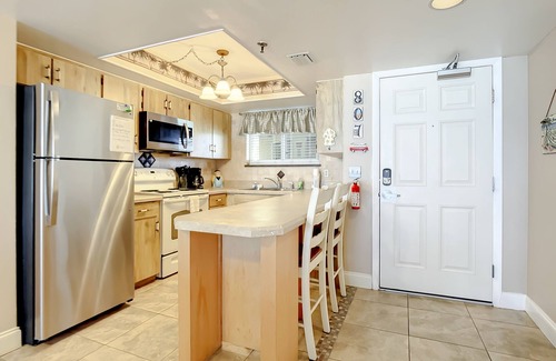 Horton Shores Condo | Beachfront Oceanview Unit - Pool & BBQ, Steps to Flagler