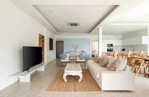 Ang Thong Villa | Beachfront Villa - 3 En-Suite Air Conditioned Bedrooms - Housekeeper Included.