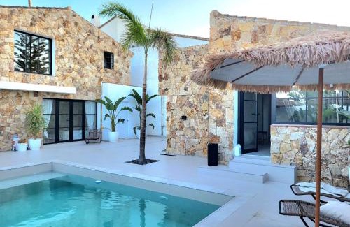 Buenas Noches Villa | Beachfront Villa