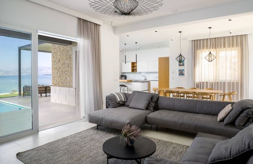 Slatine Villa | Beachfront Villa Grey Martini with Pool