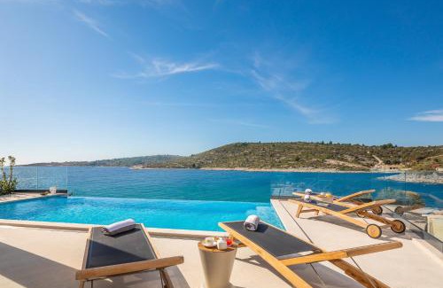 Dvornica Villa | Beachfront Villa Punta Planka with Pool