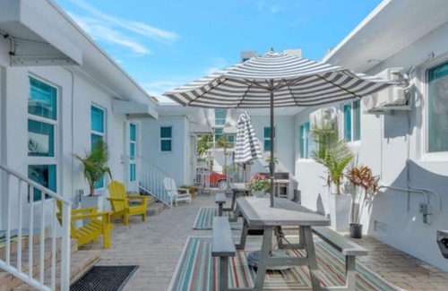 Hollywood Apartment | Beachside Bliss: Hollywood Studio