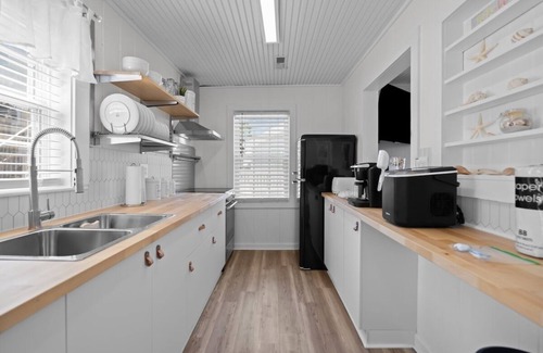 Long Beach Cottage | Beachside Cottage: Pet Friendly