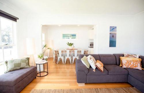 North Shore House | Beachside Getaway Bay Views North Shore VIC Sleeps 12 Free Wifi