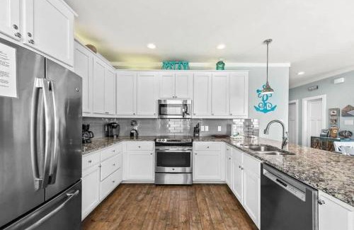 Morgantown House | Beachside Getaway- Jacuzzi Fire Pit 3-Min Walk to Beach