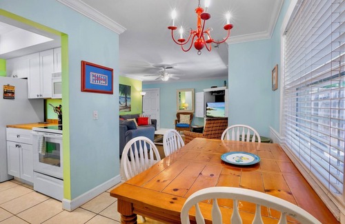 Anna Maria Condo | Beachside Retreat with Pool, Patio and Walk to Pine Ave