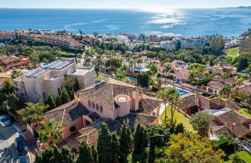 Torrequebrada Villa | Beachside villa with panoramic sea views
