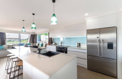 Clarks Beach House | Beachview Bliss - Clarks Beach Holiday Home