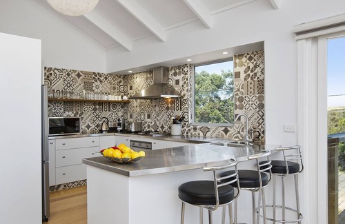 Smiths Beach House | BEACHWOOD HOUSE - Entertaining the beach life!