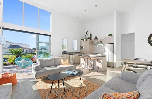 Ruakaka House | Beachy on Bream - Ruakākā Holiday Home