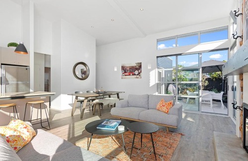 Ruakaka House | Beachy on Bream - Ruakākā Holiday Home