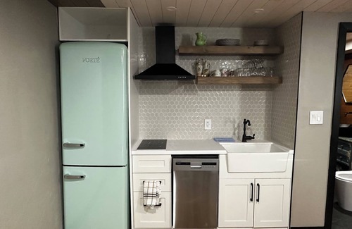 Beamsville Hotel | Beamsville Rustic Modern Suites