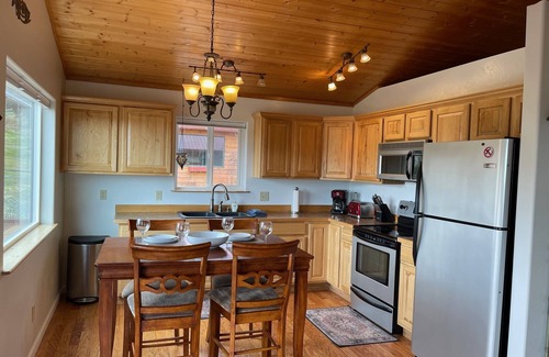 Kachemak House | Bear Canyon Cottages - Garden House