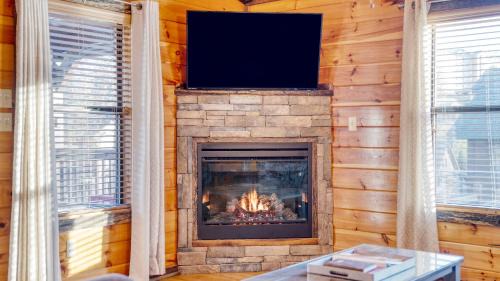 Pigeon Forge House | Bear Cove by AvantStay Hot Tub Pool Table