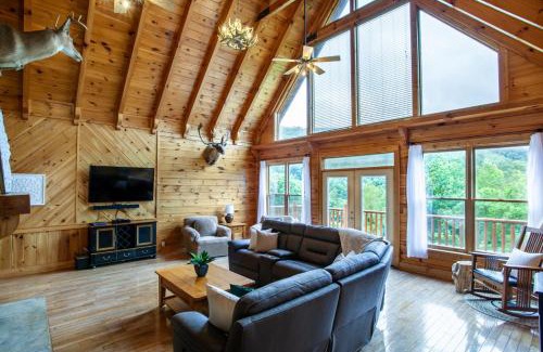 Trappers Ridge House | Bear Creek Cabin - Mtn View, Hot Tub and Game Room