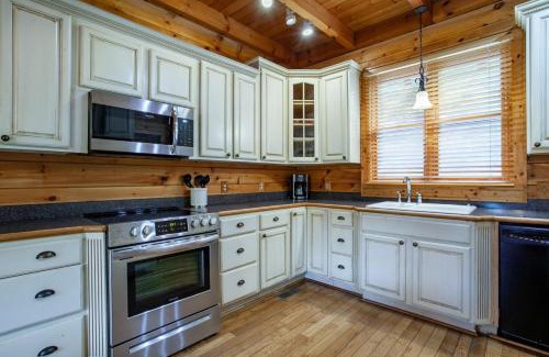 Trappers Ridge House | Bear Creek Cabin - Mtn View, Hot Tub and Game Room