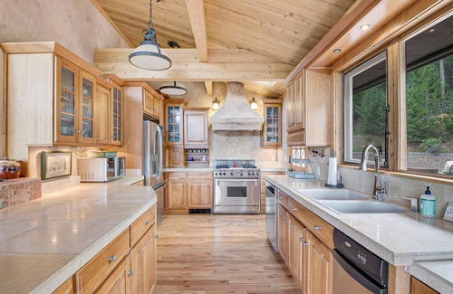 Evergreen House | Bear Creek Front Home*3 beds*Firepit