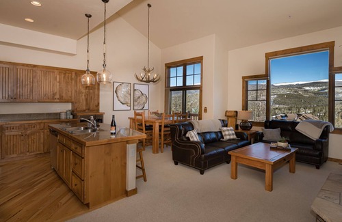 Bear Crossing House | Bear Crossing Cabin at Winter Park - With Hot Tub & Views!