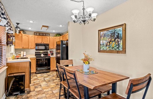 Chalet Village Ski Chalet | Bear Den Retreat: 2BR Resort Cabin w/MTN Views! Hot Tub*Games