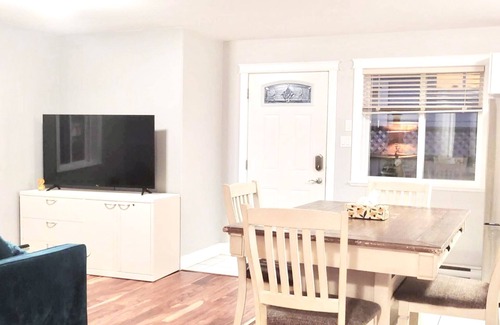 Langford House | Bear Mountain Getaway close to the golf coursen