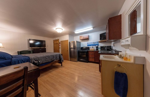 Dillingham Hotel | Bear Paw Inn