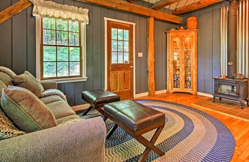Acme House | 'Bear's Eye View' - Mountain Retreat w/ Hot Tub!