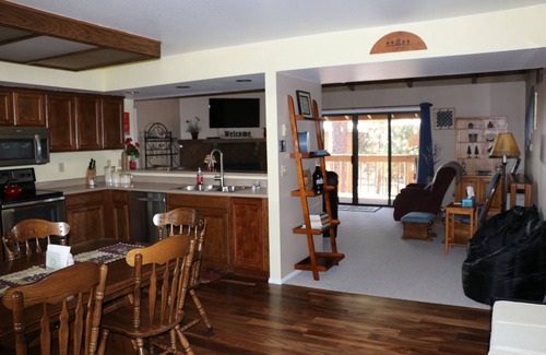 Pinetop Condo | Beat the Heat at The Lazy Squirrel Retreat!