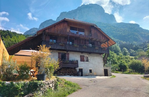 Dingy-Saint-Clair House | Beau Chalet Rénové, Avec vue Imprenable sur les Montagnes