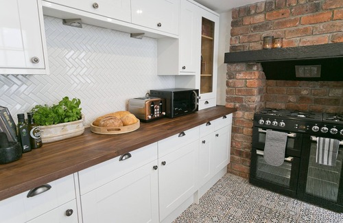 Beaumaris Apartment | Beau Townhouse - a coastal that sleeps 10 guests in 5 bedrooms