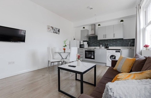 West Ealing Apartment | Beautiful 1BDR in West Ealing, Ideal Location!