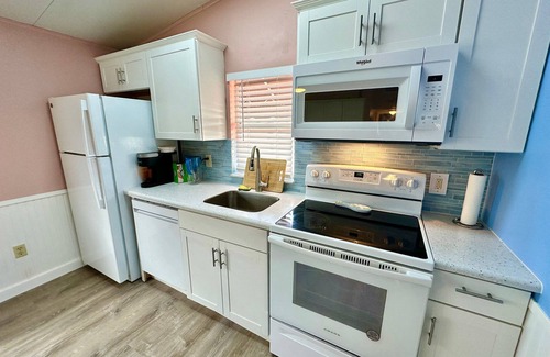 Nettles Island House | Beautiful 2 bedroom 1.5 bath Celebrity Island home.